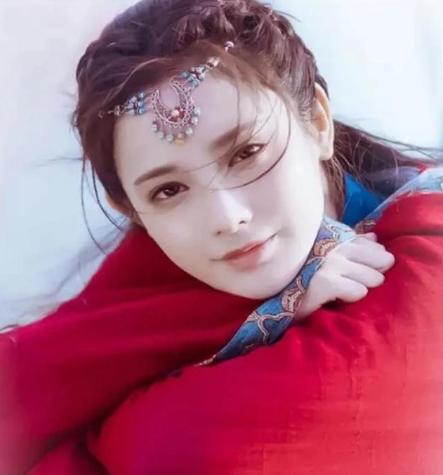 古装明星彭小苒很灵动,鞠婧祎太仙了,看到她沦陷了