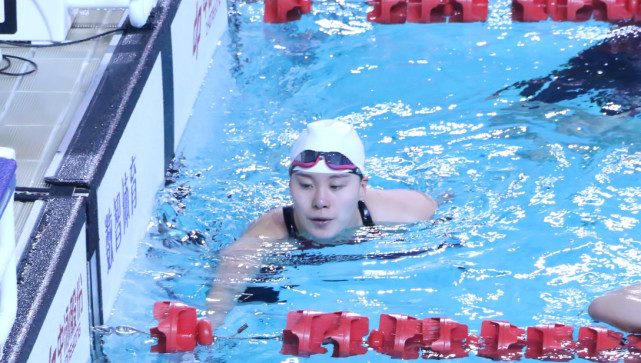 全国夏季赛100米仰泳傅园慧登顶 出战两项全部夺冠