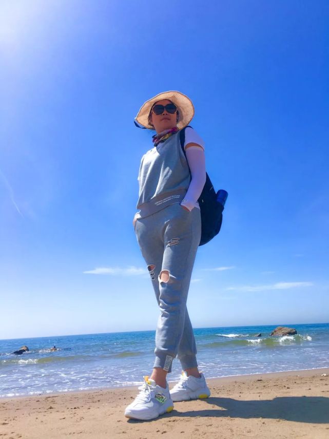 "中国大妈"旅游拍照标准动作集萃!炫翻天!