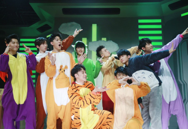 X玖少年团成员互曝同居秘料 直播玩法新升级