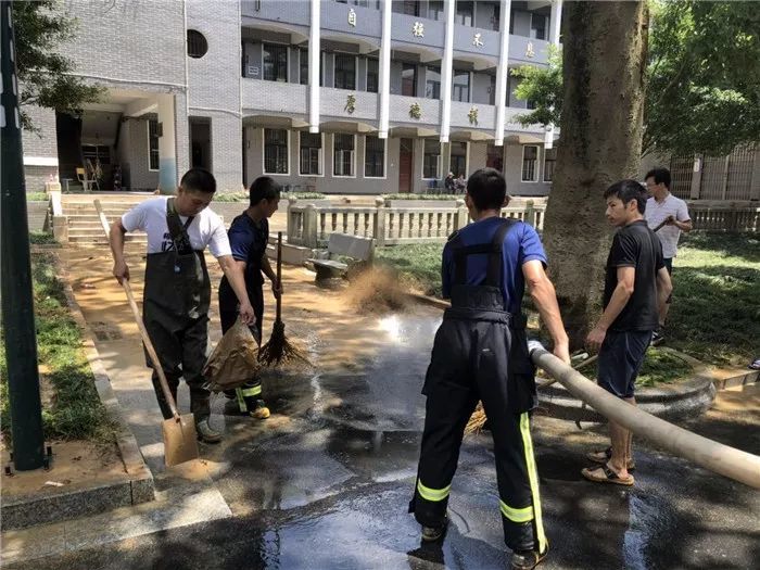 由于有着800年历史的吉安市白鹭洲书院和白鹭洲中学地理位置特殊,处在