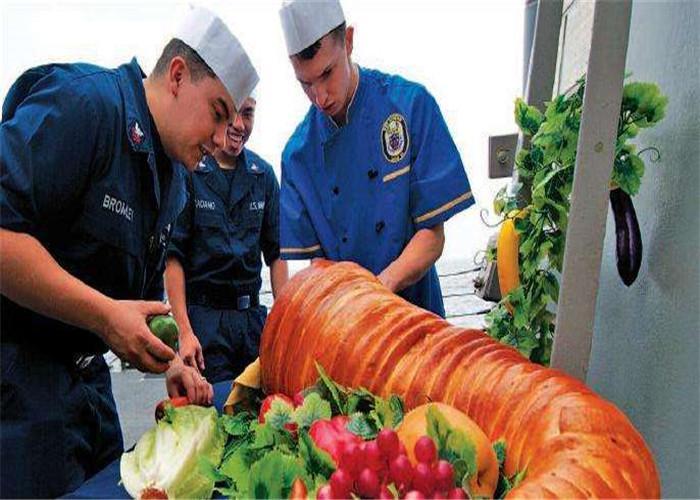 美国大兵为何都很壮?从伙食上来看,他们完全瘦不下来