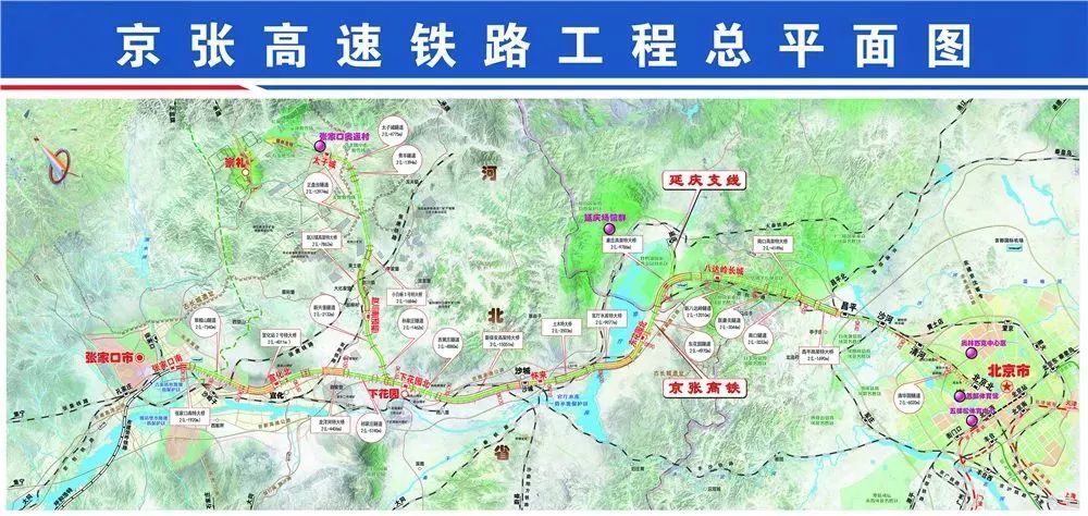 在张家口市怀安县从在建的呼张铁路怀安站引出后,南折穿越大梁山,进入