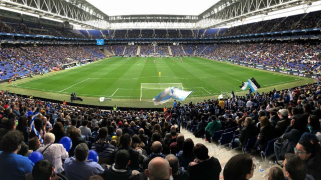 西班牙女足不是男足嫁衣 焦点战人气不逊武磊