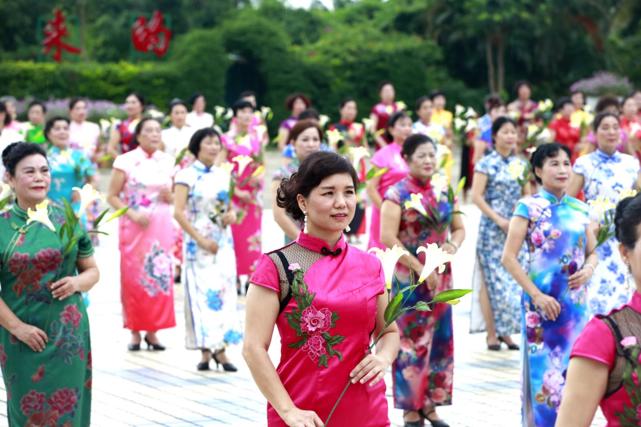 《旗香·醉荷》展示向祖国献礼