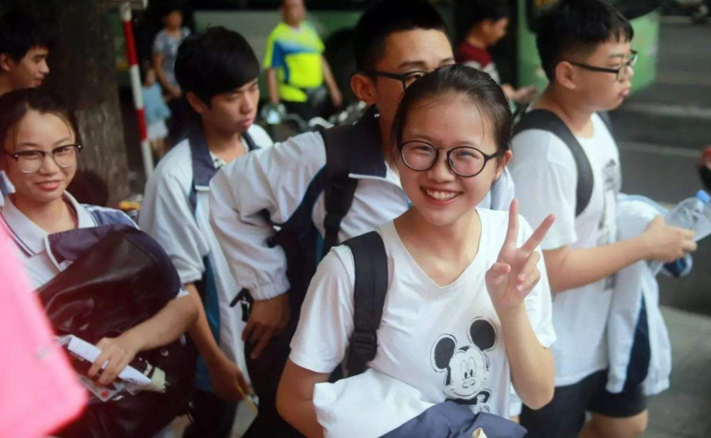 出路抄报没考进孩子高中?这三条重点高中名著中考手导读图片