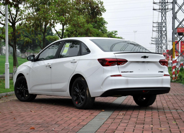 一炮而红科鲁泽:人人骂三缸,降至6.5万却都抢着