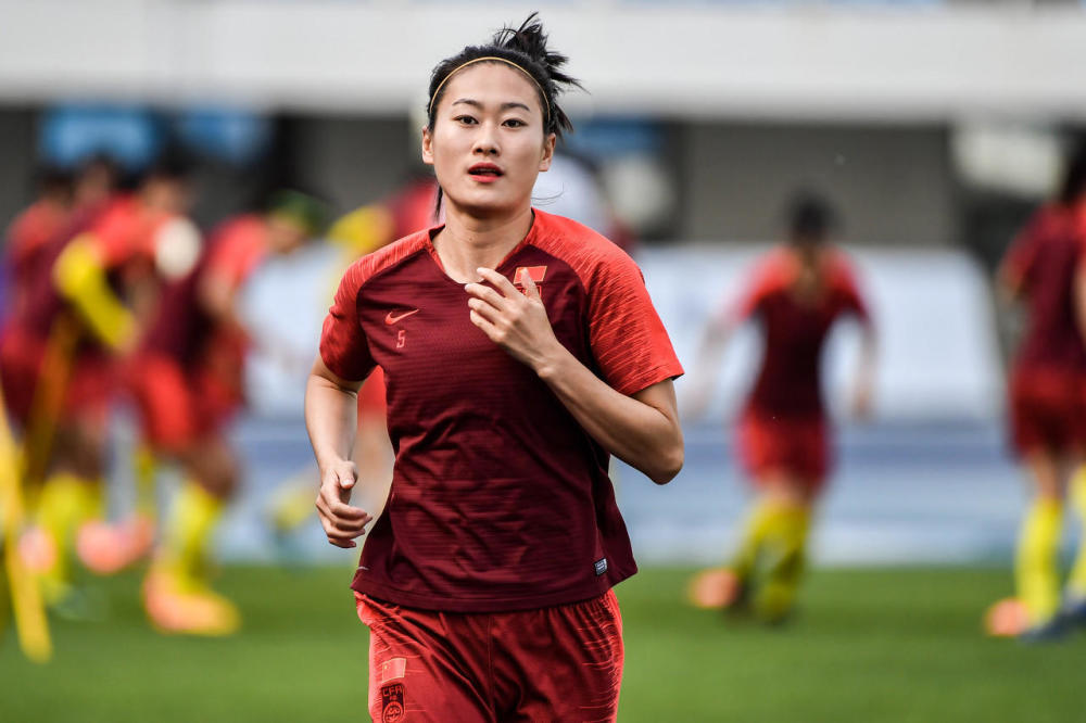 中国女足队长吴海燕为什么在奥运会上一场没上场，中国女足吴海霞
