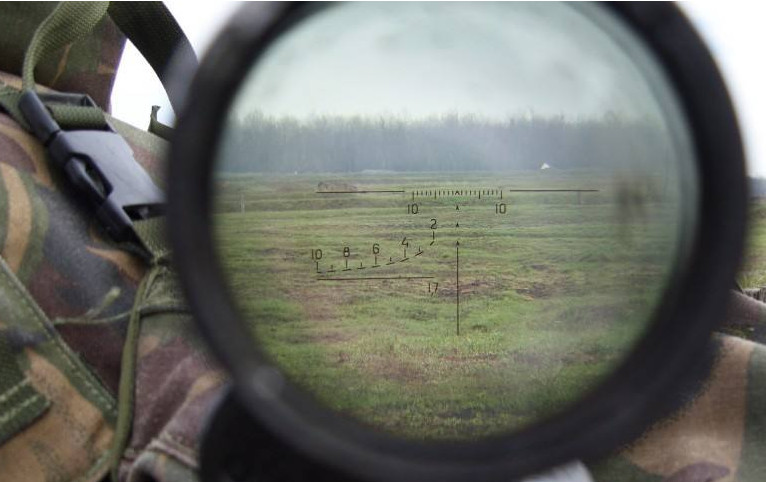 从狙击镜看到一幕,画面感太强,汗毛