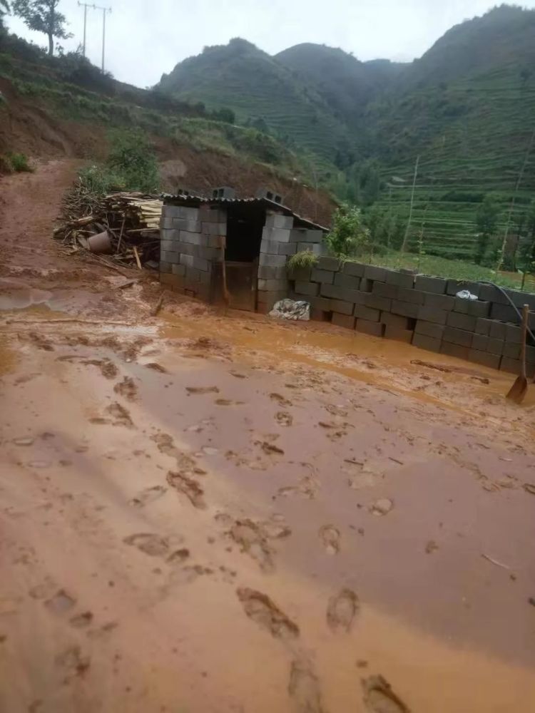 宣威多个乡镇突降暴雨,引发洪涝,山体滑坡,公路塌方