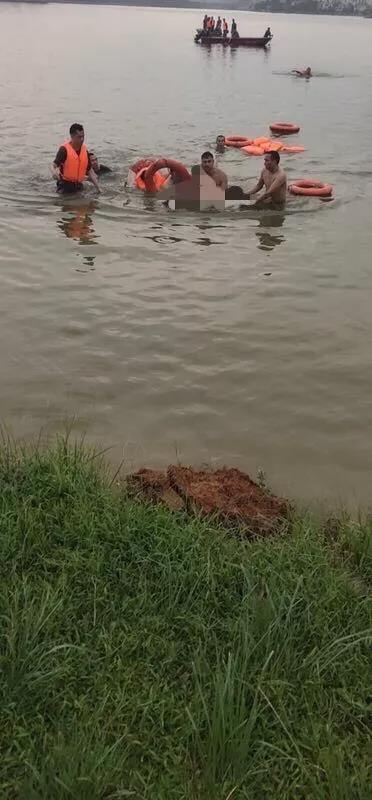 面对野泳溺水者,人武部生死救援接力!