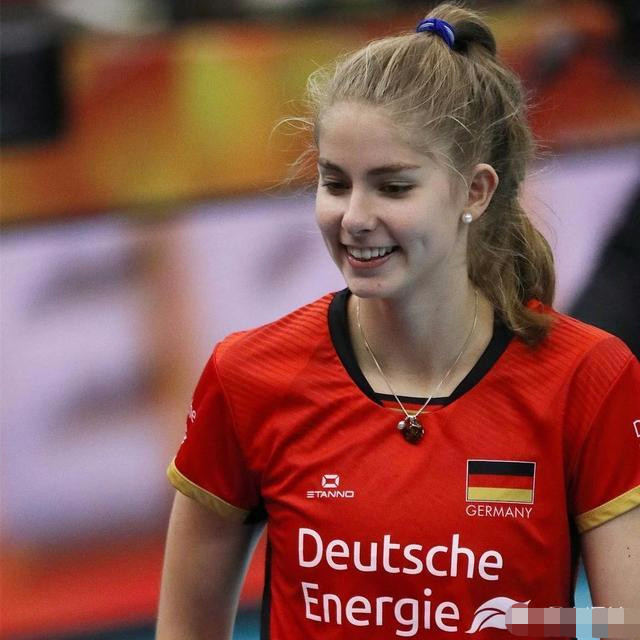 德国女排2号球员被称之为漂亮的洋娃娃,此位美女球员