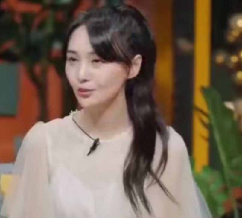 郑爽男友后台生图曝光,脱离了美颜滤镜后:终于相信郑爽的审美!
