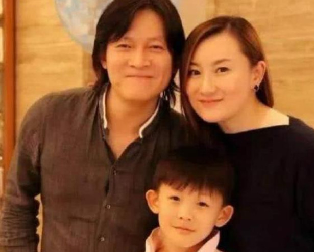 42岁杨志刚老婆曝光,原来是我们熟悉的她,难怪一直不公开