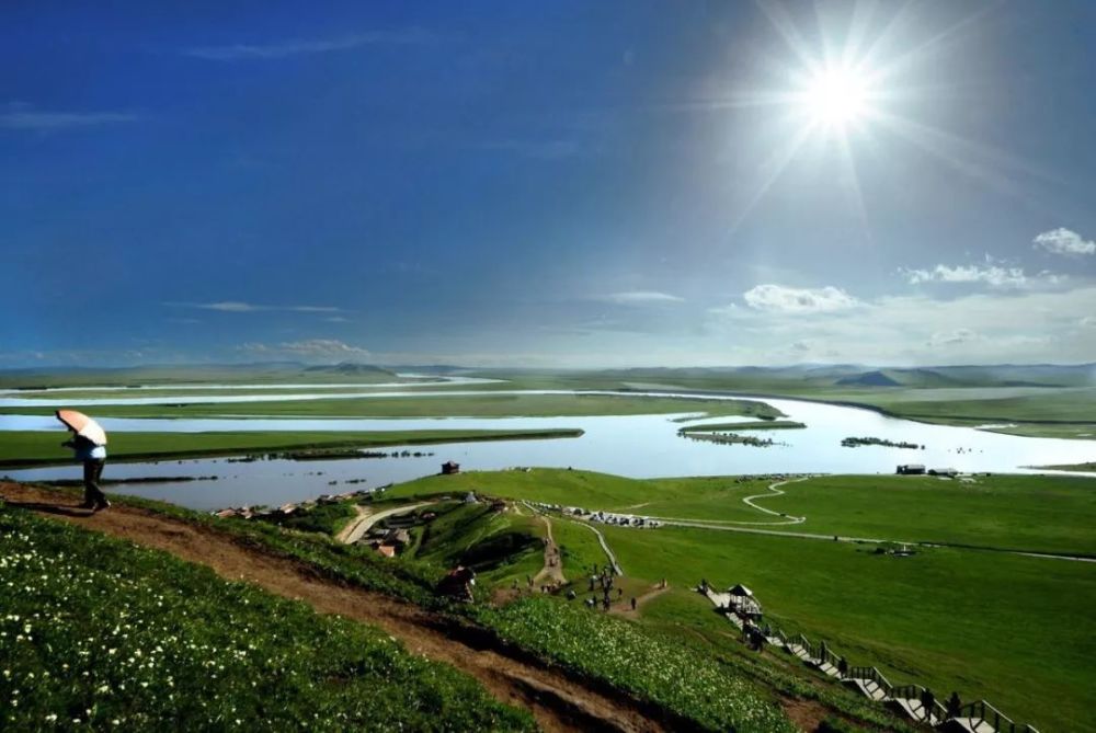 这里便是古籍中所描述的黄河源头黄河源——星宿海黄河,中国北部大河