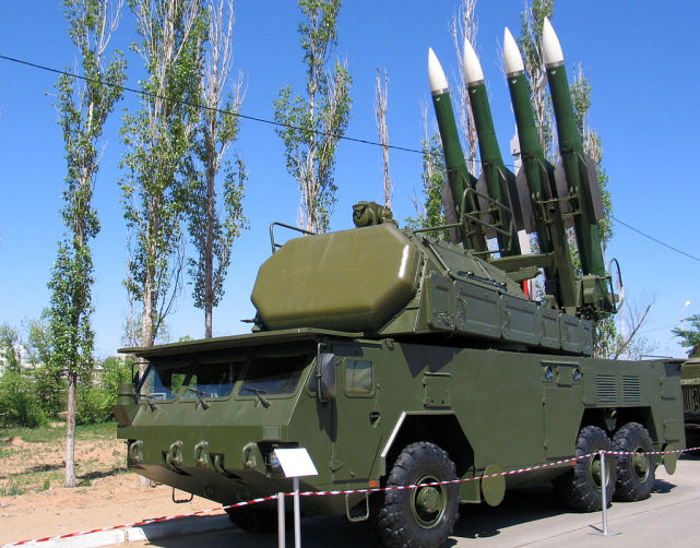 俄罗斯轮式山毛榉防空导弹