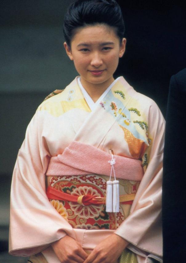 日本皇室和服大赏,雅子皇后偏爱洋装,纪子妃更有古典