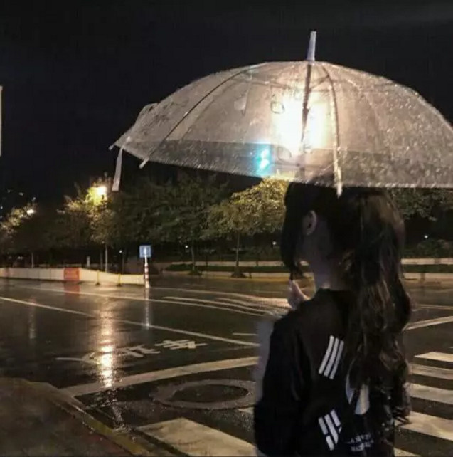 丧系·伤感女生·套图:爱情总这样,越主动越卑微,越憧憬越失望