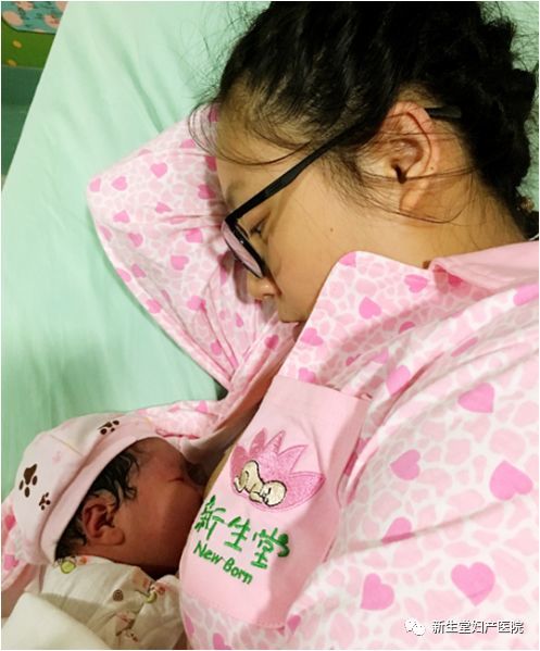(世界卫生组织建议,所有婴儿应该在出生后一个小时内进行母乳喂养,并