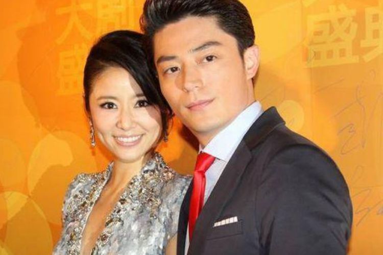 林心如一家三口外出吃饭 孩子十分乖巧 以前的谣言不攻自破