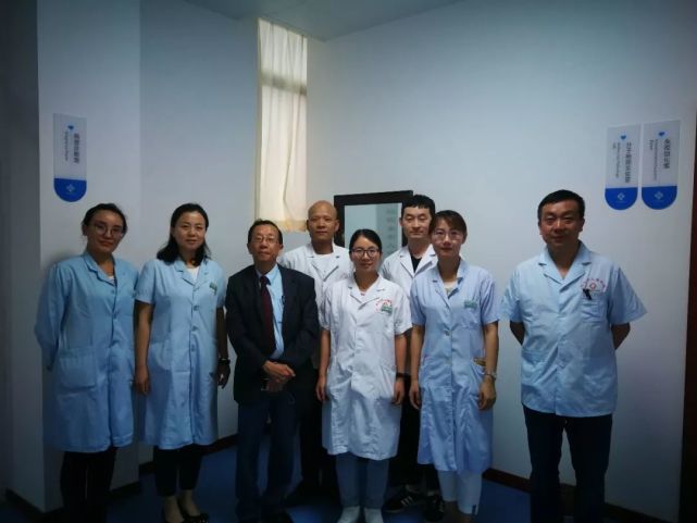 儿科病理学专家周中和教授到西安市儿童医院学