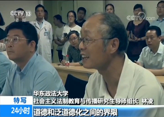 研三女生遇车祸 一场病房里的论文答辩 用坚毅撑起梦想