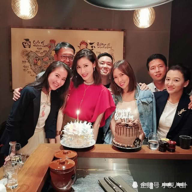 49岁李嘉欣晒生日宴,不但有阔太陪同,连黎姿都成专属