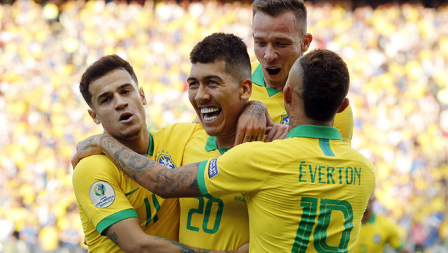 美洲杯-巴西5-0大胜秘鲁小组第一出线 菲尔米诺传射