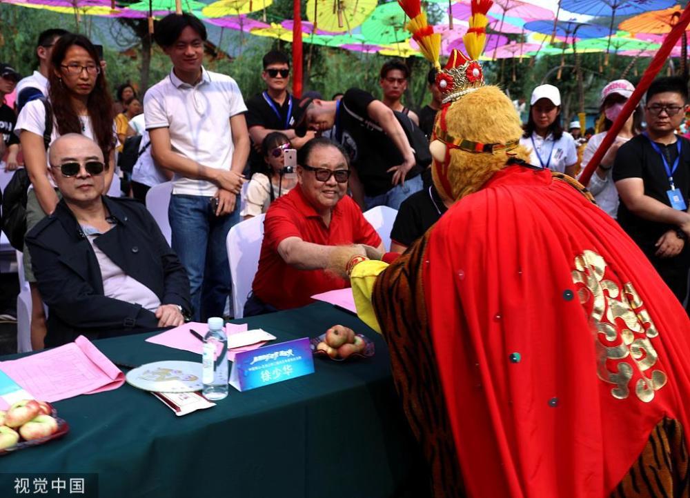 "唐僧"徐少华观战猴王争霸 74岁"猪八戒"马德华惊喜同框
