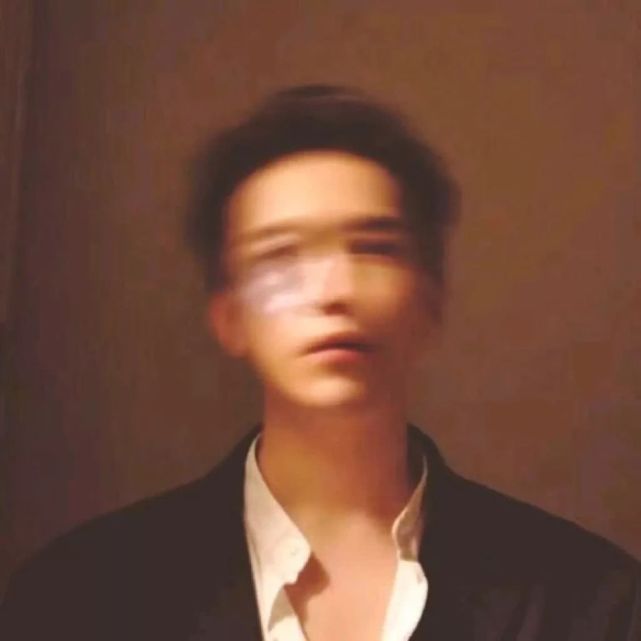 朦胧系男生头像恍恍惚惚之间我好像恋爱了那