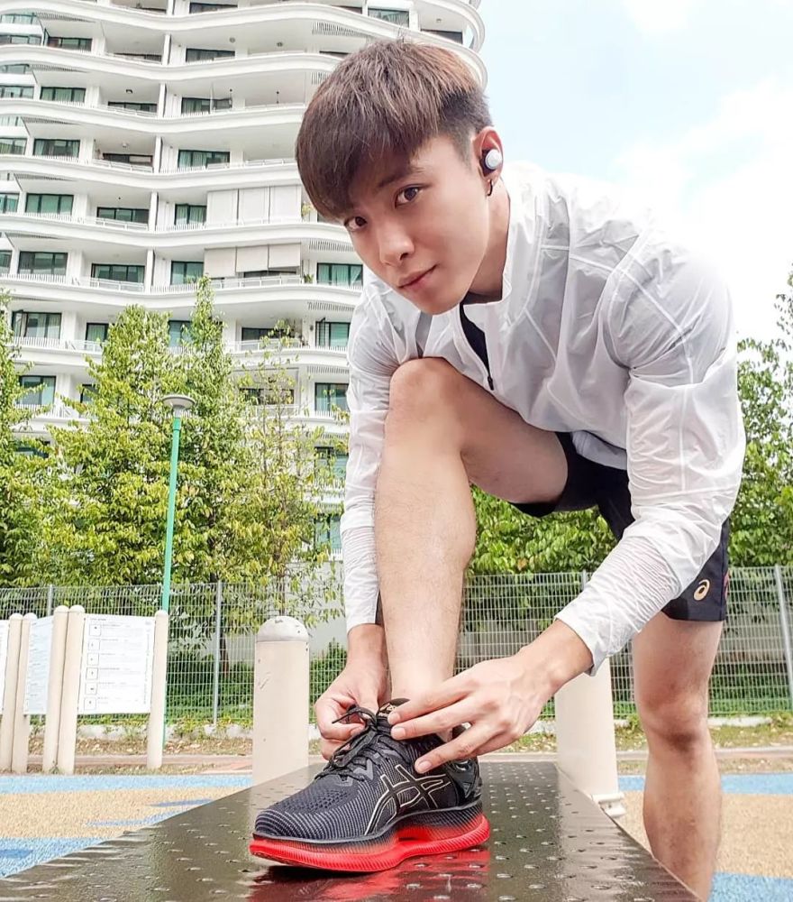 原味童颜筋肉小奶狼,六块腹肌天菜少年!