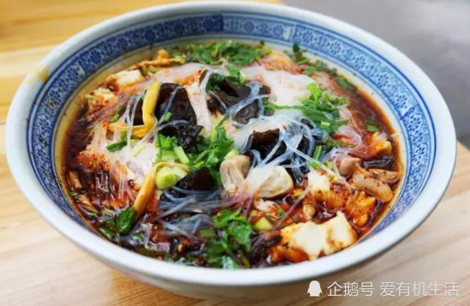西安传统特色小吃"葫芦头泡馍",味醇汤浓,鲜香可口,肥而不腻