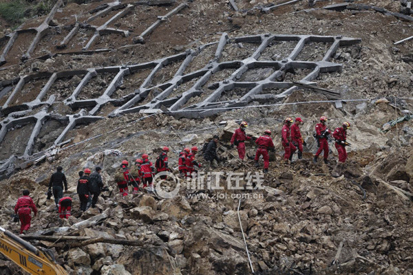 麗水小伙發(fā)現(xiàn)滑坡跡象第一個(gè)報(bào)警還勸走4戶鄰居