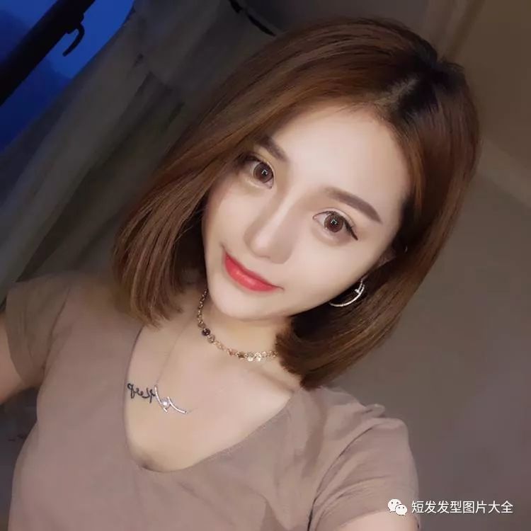 卷发 染发 头像锁骨短发,很适合秋冬季,给人一种慵懒的感觉