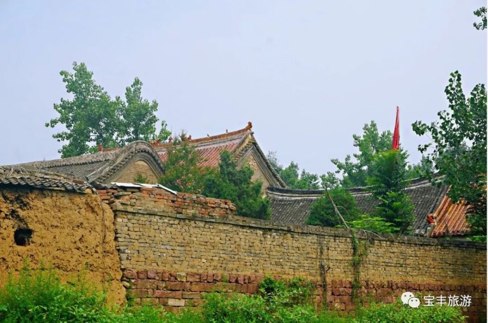 村,位于河南省平顶山市宝丰县李庄乡西北部,东临运粮河,西临翟庄村,南