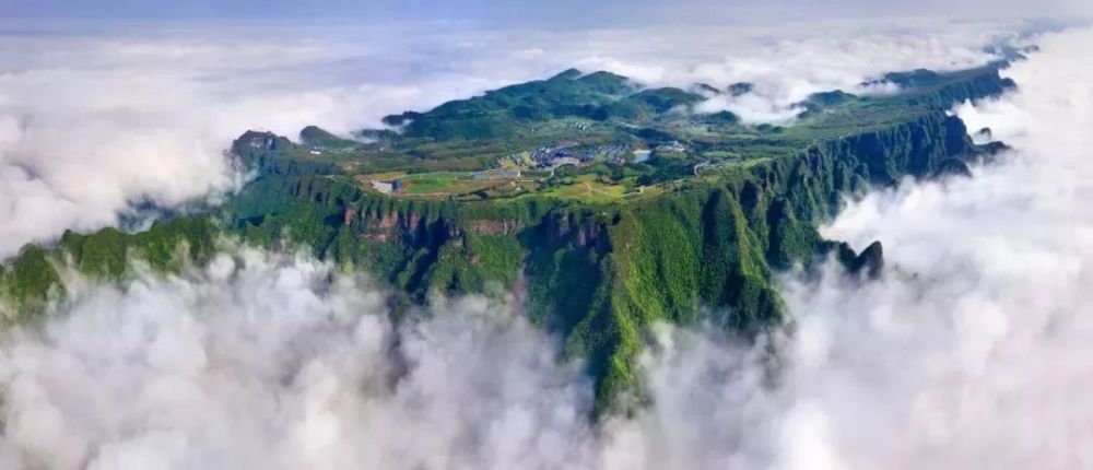 不需要去远方 重庆秀山的川河盖就能满足你~ 今天惠惠妹带你去旅游!