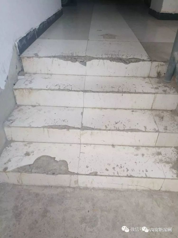 单元门口的台阶