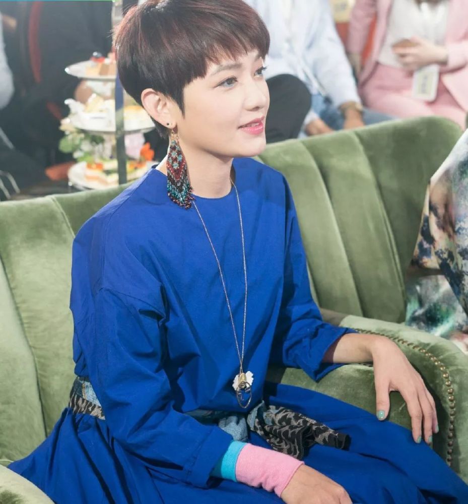 剃寸头,抑郁,纹身,"怪人范晓萱",42岁时,仿如少女