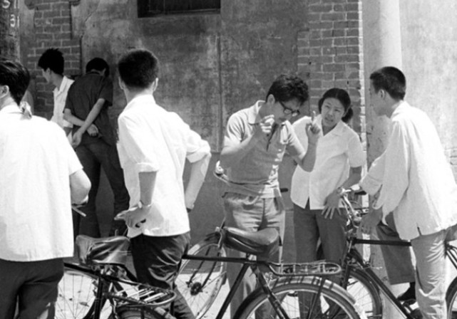 镜头下的记忆:80年代人们的各样生活状态,是否有你曾经的记忆
