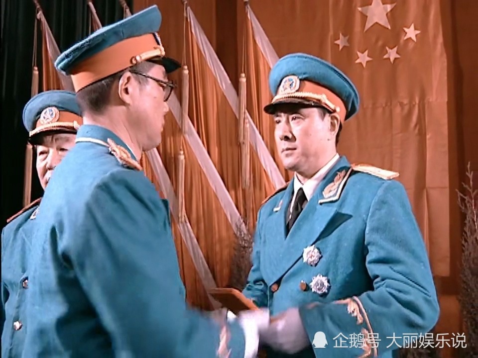 亮剑:丁伟经常惹祸,为何也授少将?你看他当时职位是啥?