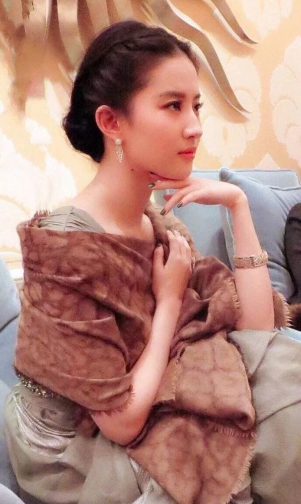 这是一篇美图欣赏文! —— 刘亦菲的惊艳抓拍
