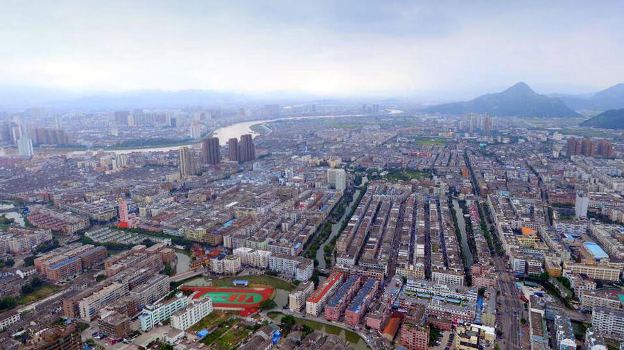 浙江温州平阳县最大的镇,建成区比县城还要大,拥有高铁站