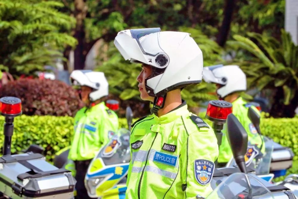 拉hong!顺德交警铁骑队齐聚,都是"高俊帅"