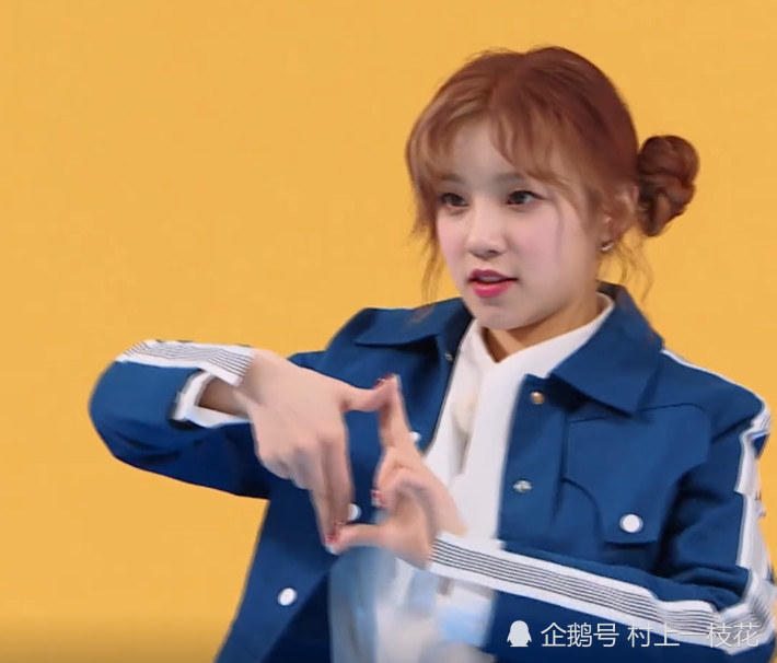 宋雨琦柔韧性有多好?当看到她跪地跳舞手怎么放的,真怕会骨折了