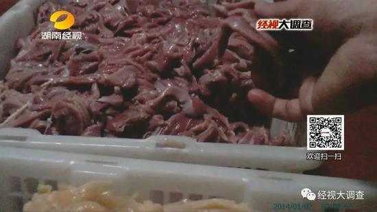 烤肉店员工自曝牛肉为鸭肉做 得意称骗过全世界
