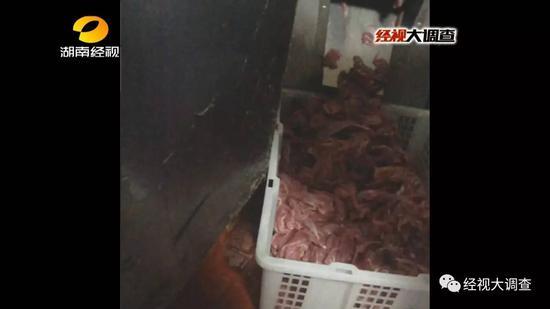 烤肉店员工自曝牛肉为鸭肉做 得意称骗过全世界