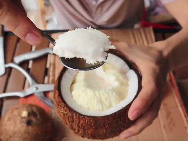 试吃"怀了孕"的椰子,口感就像是海绵,你们有没有吃过?