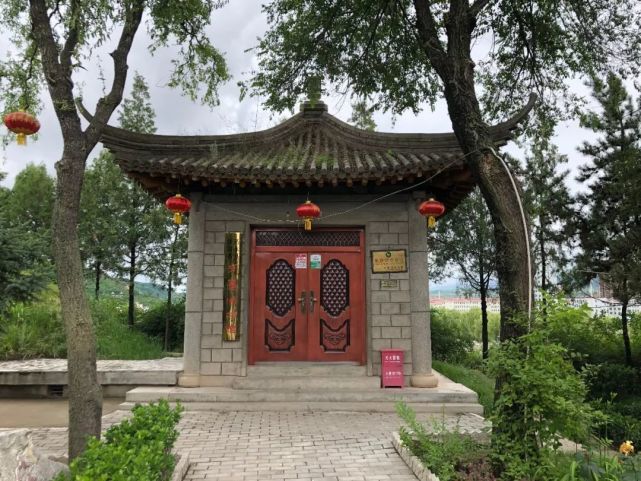 为了解甘肃清水县李崖遗址的保护情况,我们一行四人(lw,lb,wm,rd)在