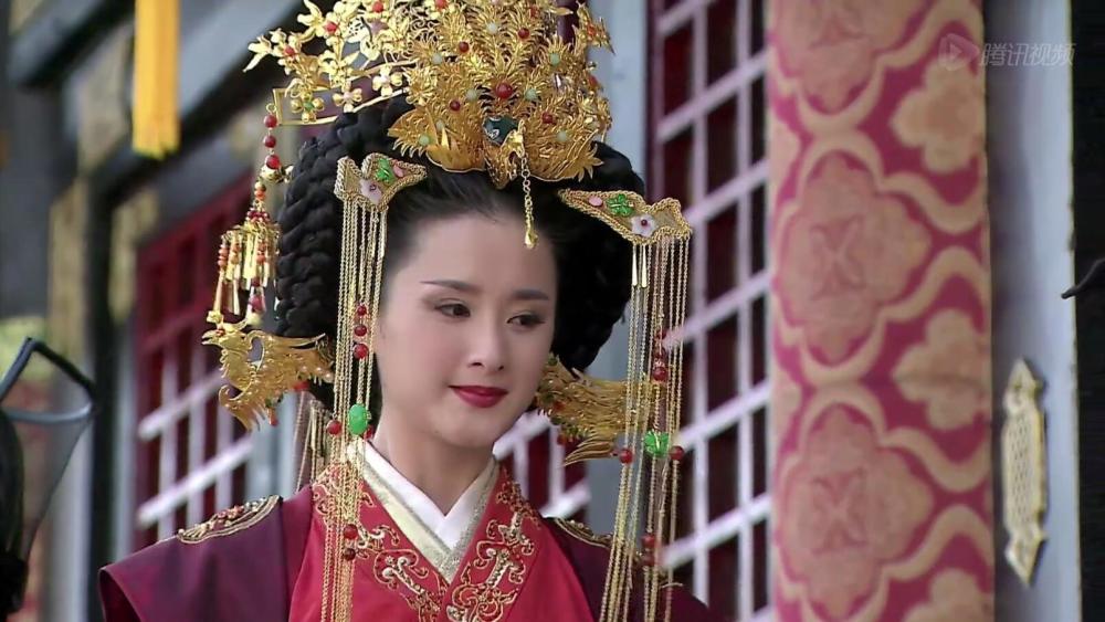 《卫子夫》中从皇后到废后,陈阿娇经历了7个造型,凤冠太美了