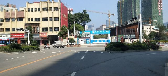 怀化市区有多少人口_怀化城区旺秀山苑小区路口成垃圾场(2)